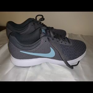 Women's Nike Revolution 4 Running Shoe 8W